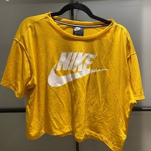 NIKE XL Crop Top T-Shirt